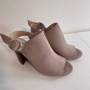 Vince Camuto Krestella Size 6 Beige Open Toe Sling Back